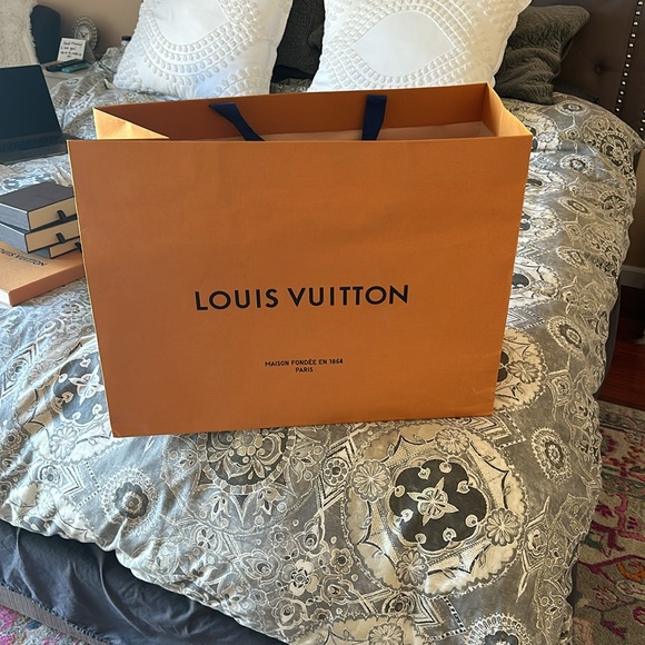 Large Louis Vuitton shopping bag - Picture 2 of 2
